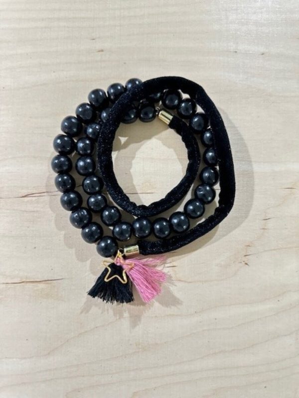 collar pompon rosa y negro